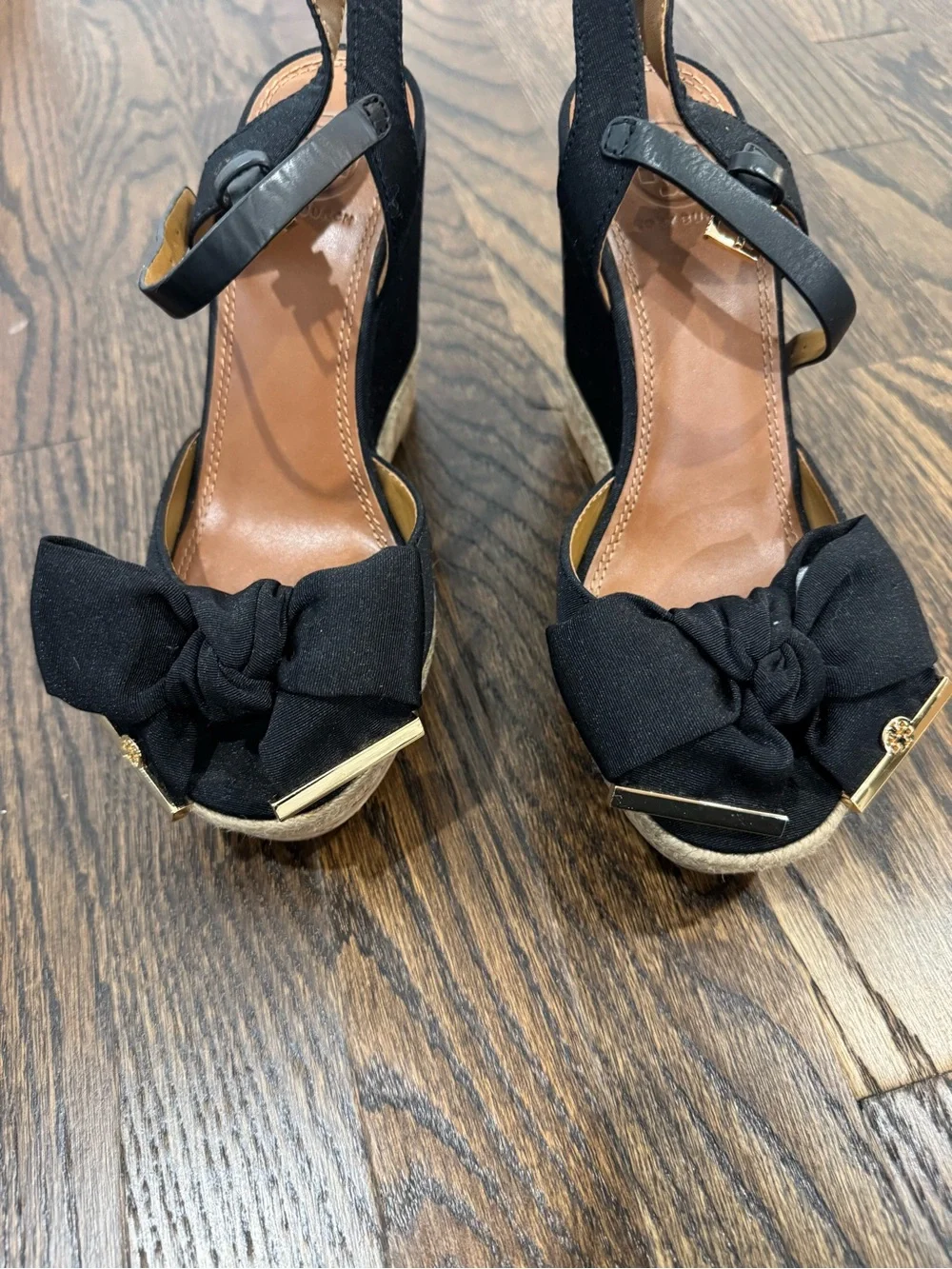 Tory Burch Penny Faille Bow Wedge Size 6.5